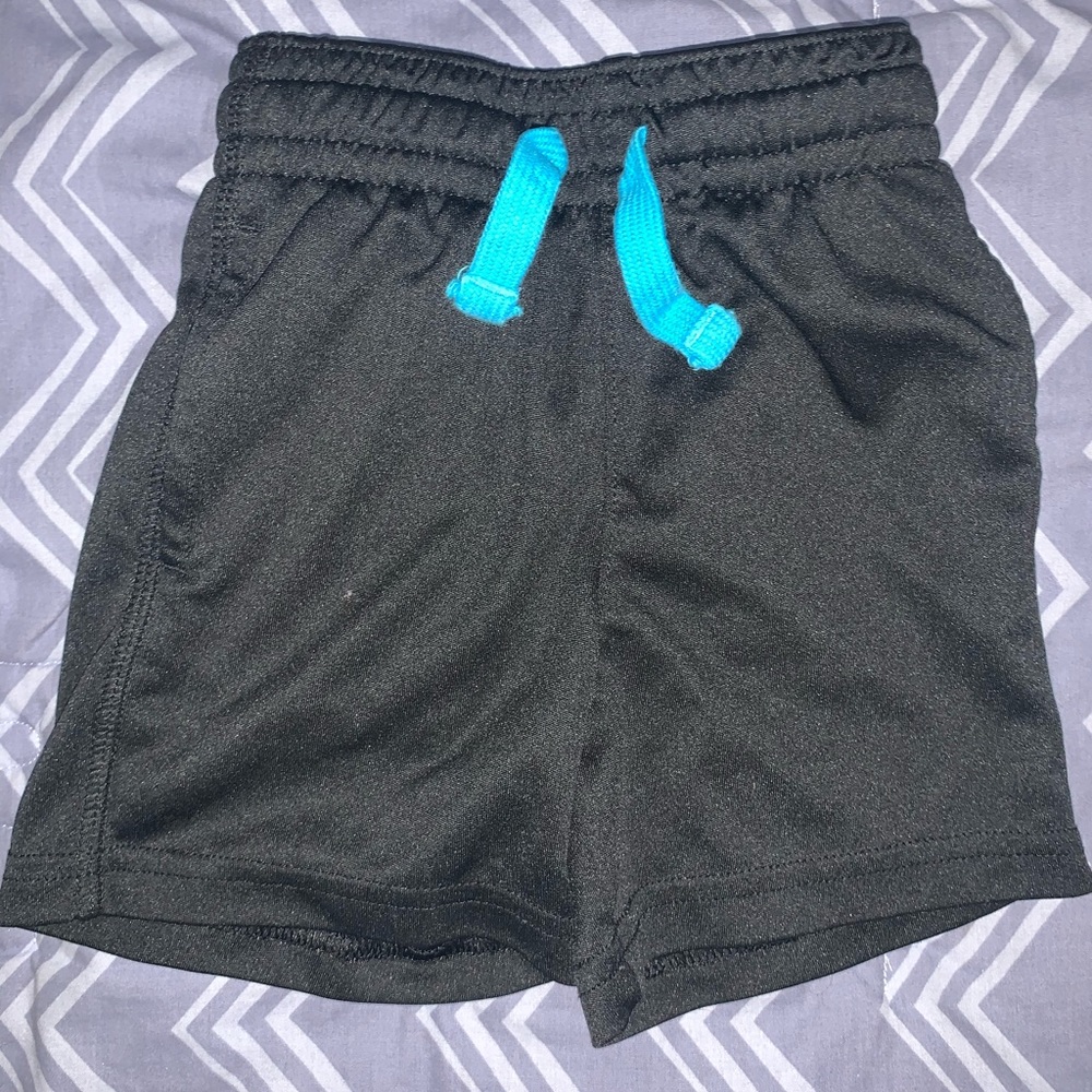 🍁 5 for $20 Athletic shorts with pockets - Picture 1 of 3